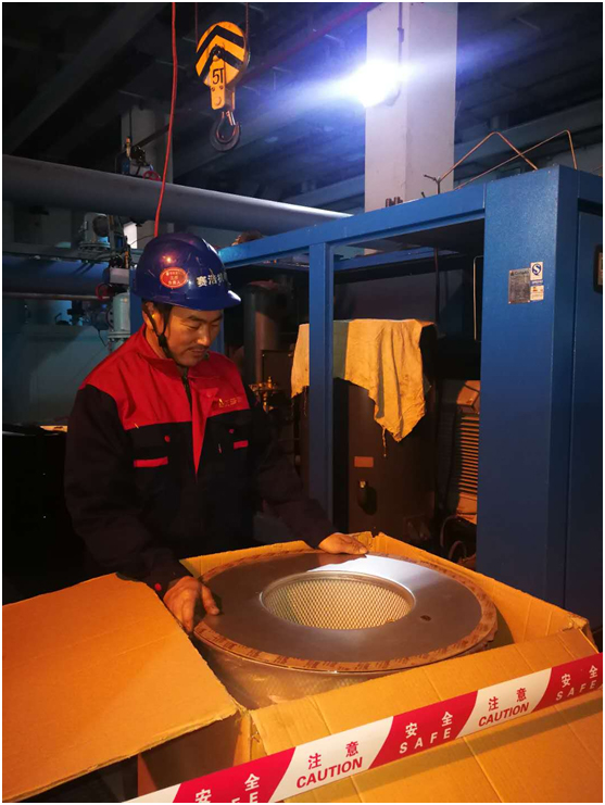 油氣分離器使用過(guò)程中因壓差過(guò)高被擊穿，造成跑油，油分配料不匹配造成壓差過(guò)高(圖3)